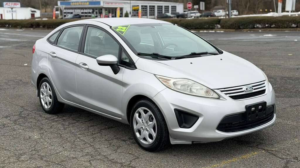 Used 2012 Ford Fiesta SE w/ Winter Pkg FWD image 9