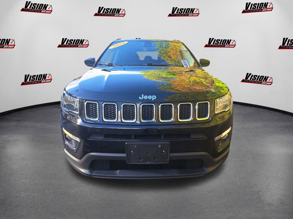 Used 2019 Jeep Compass Latitude image 2