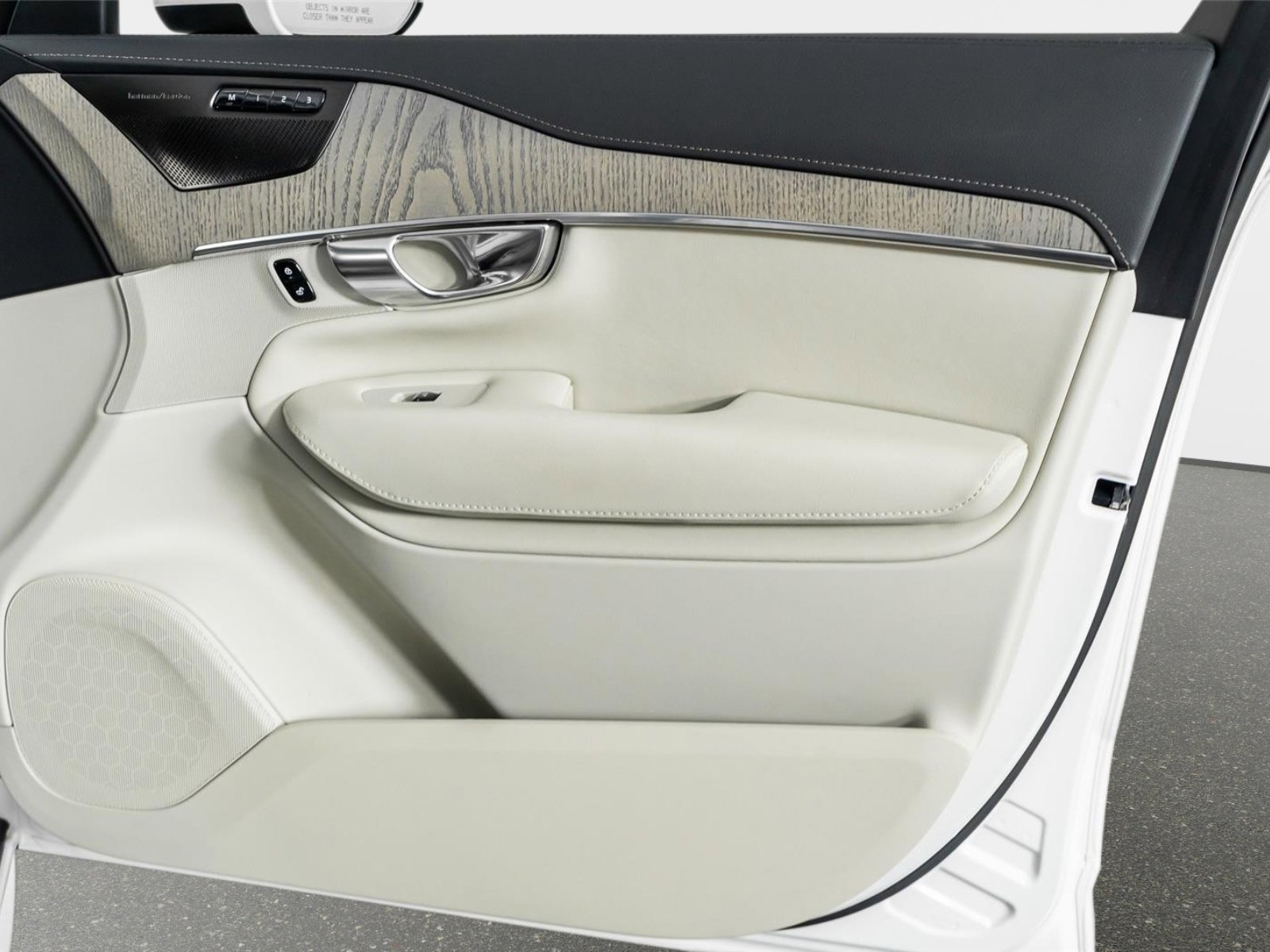 Used 2025 Volvo XC90 B6 Ultra w/ Protection Package Premier image 50