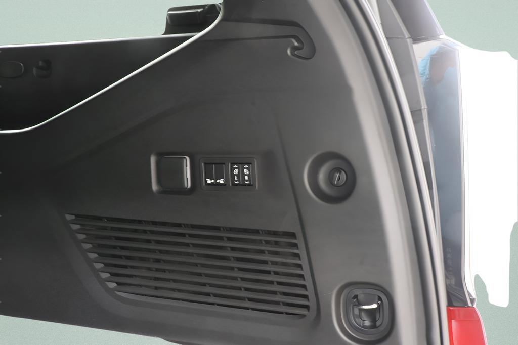 New 2026 Chevrolet Suburban Premier image 29