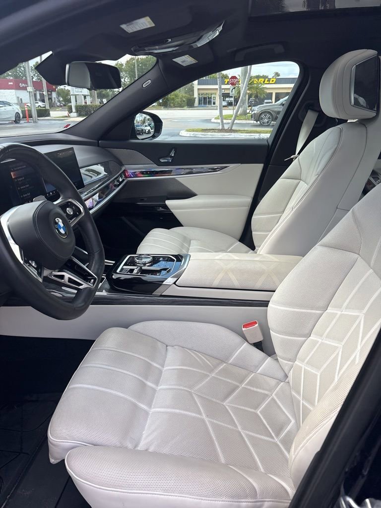 Used 2023 BMW 740i RWD image 10