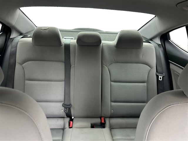Used 2017 Hyundai Elantra SE FWD image 21
