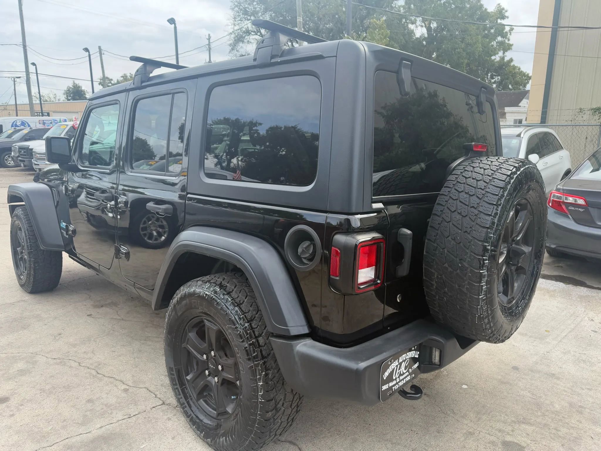 Used 2018 Jeep Wrangler Unlimited Sport S AWD/4WD image 5