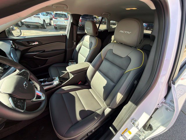 Used 2025 Chevrolet Trax ACTIV w/ Driver Confidence Package FWD image 41