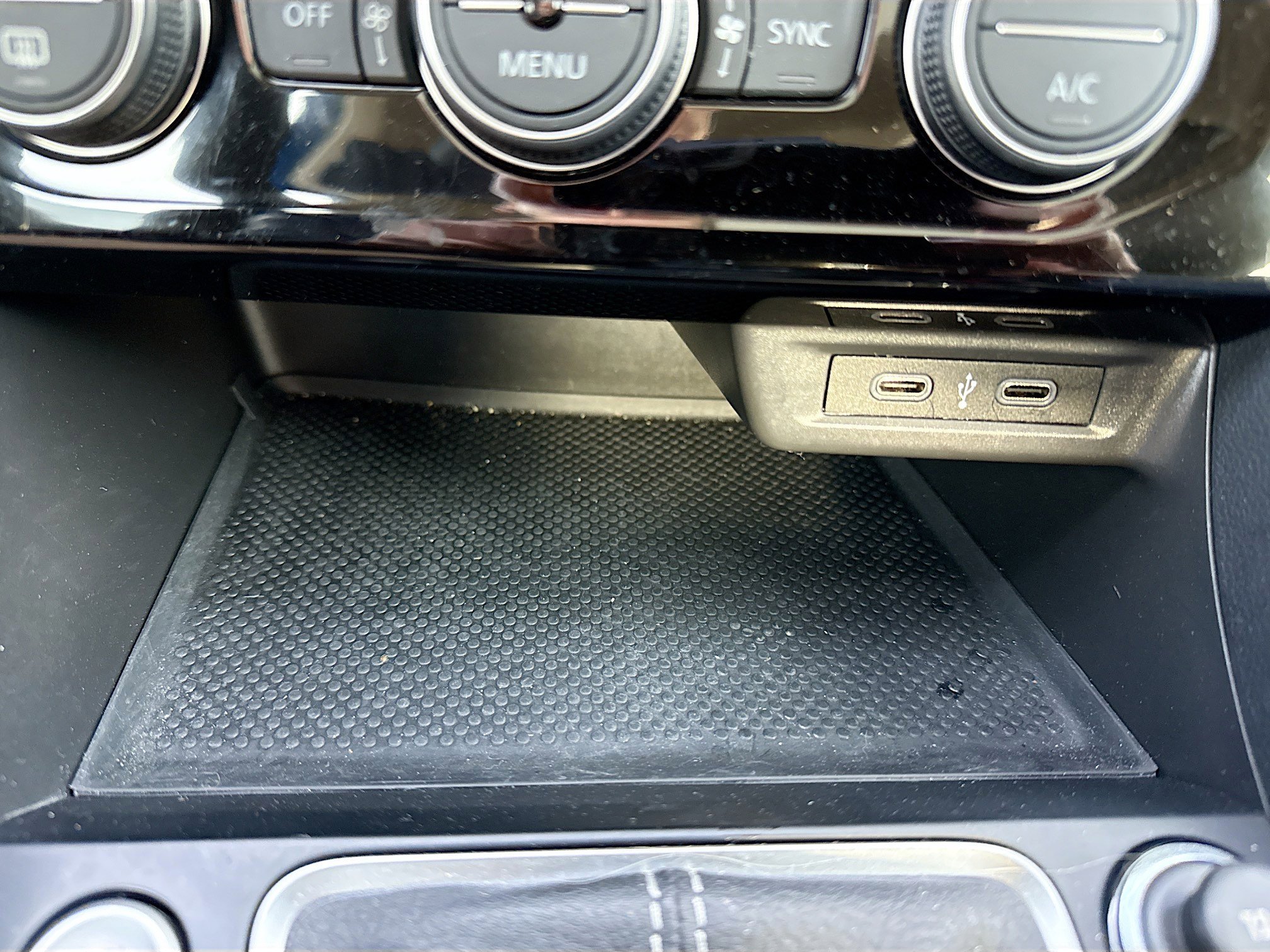 Used 2023 Volkswagen Jetta SE w/ Panoramic Sunroof Package image 29