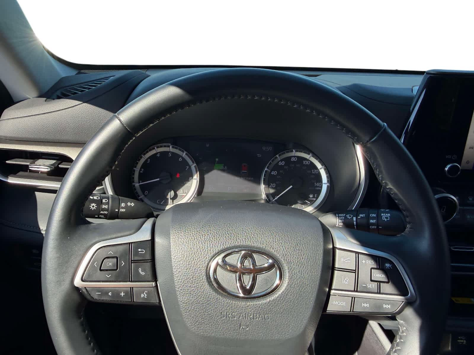 Used 2023 Toyota Highlander XLE AWD/4WD image 33
