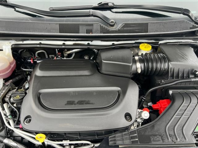 Used 2024 Chrysler Pacifica Touring-L image 33