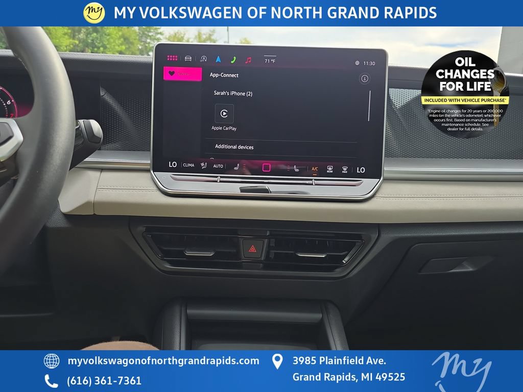 Used 2025 Volkswagen Tiguan SE AWD/4WD image 22