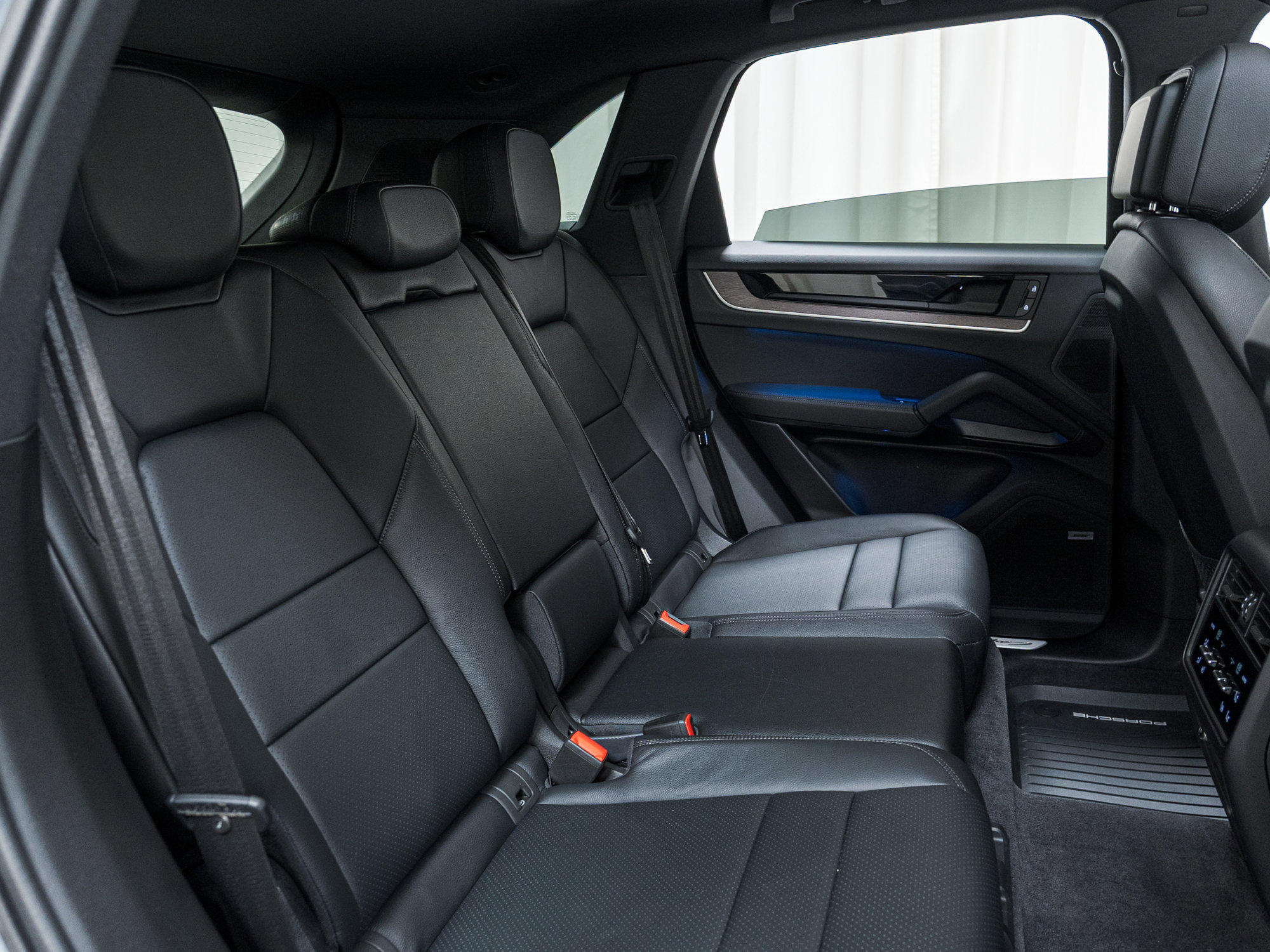 Certified 2025 Porsche Cayenne image 27