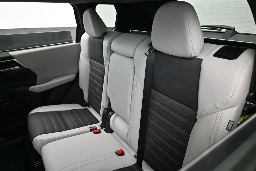 New 2026 Mitsubishi Outlander SE FWD image 42