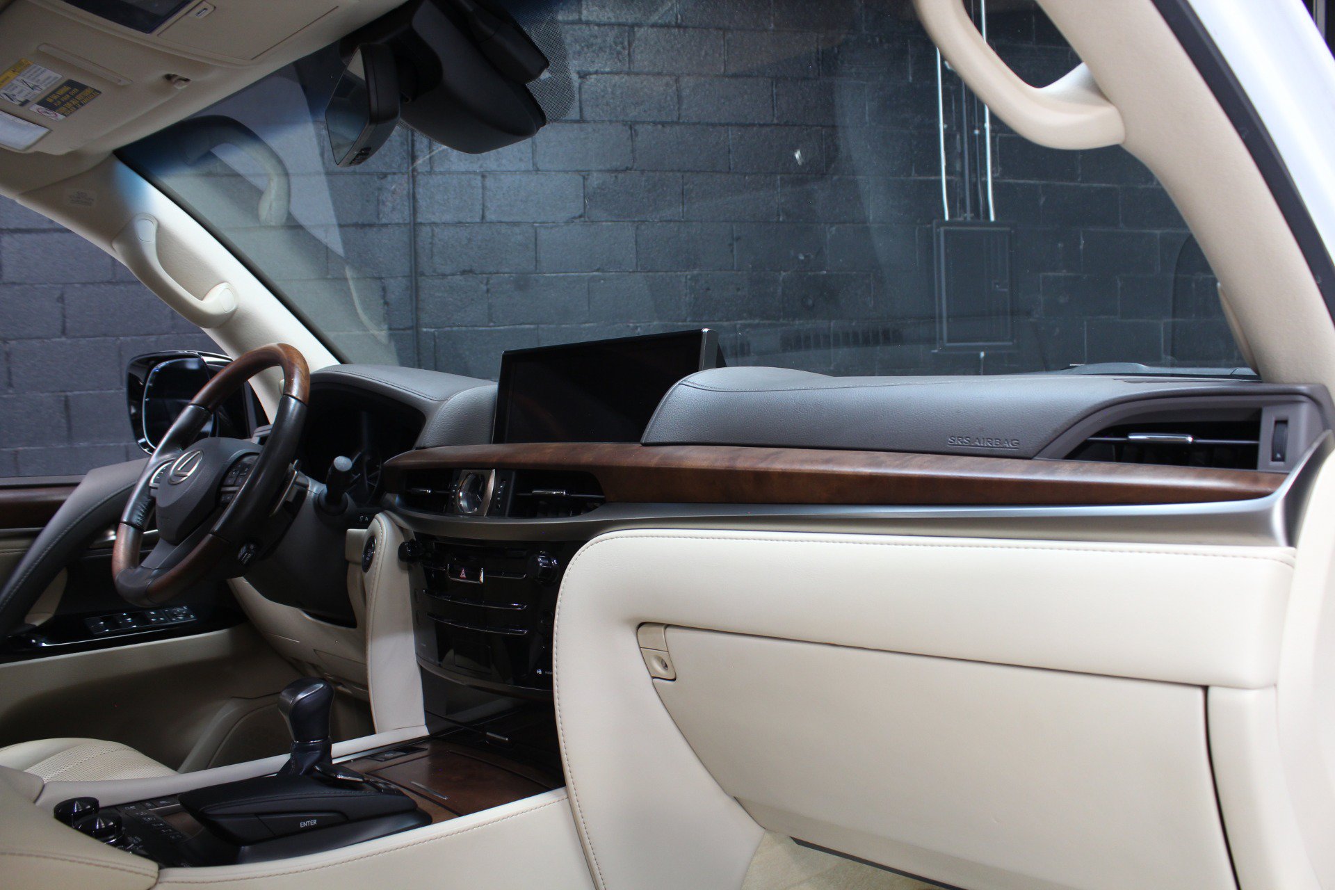 Used 2021 Lexus LX 570 4WD w/ Luxury Package image 49