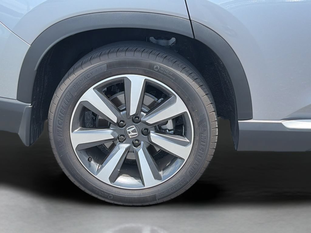 Certified 2025 Honda Pilot Touring image 10