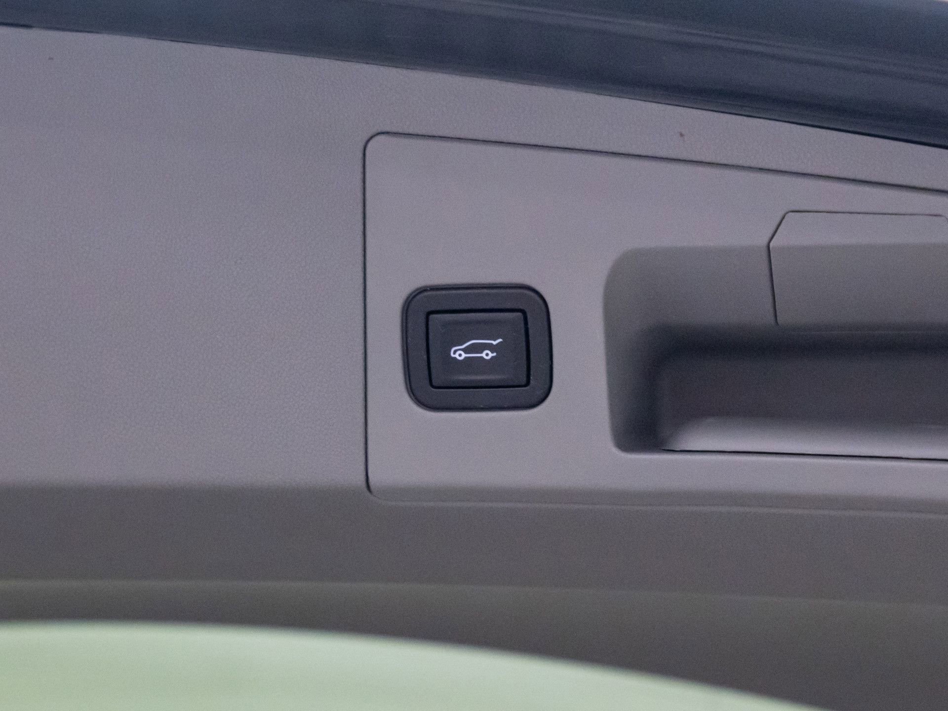 Certified 2022 Cadillac XT5 Premium Luxury w/ LPO, Floor Liner Package image 34