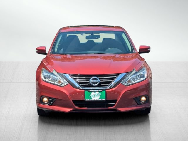 Used 2017 Nissan Altima 2.5 SV w/ Convenience Package FWD image 2