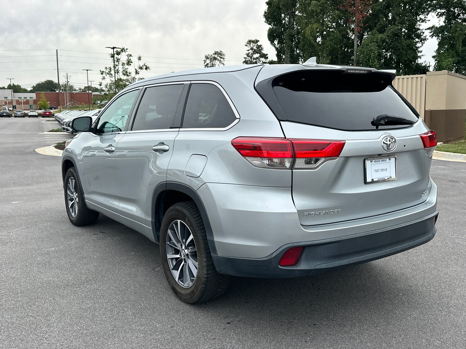 Used 2018 Toyota Highlander XLE FWD image 6