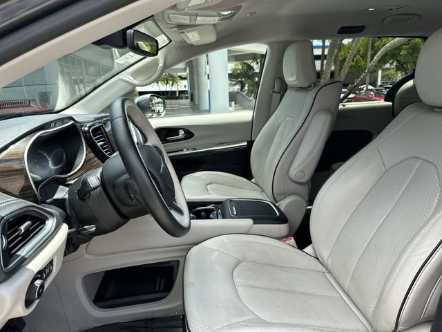 Used 2021 Chrysler Pacifica Limited w/ Uconnect Theater Family Group FWD image 23