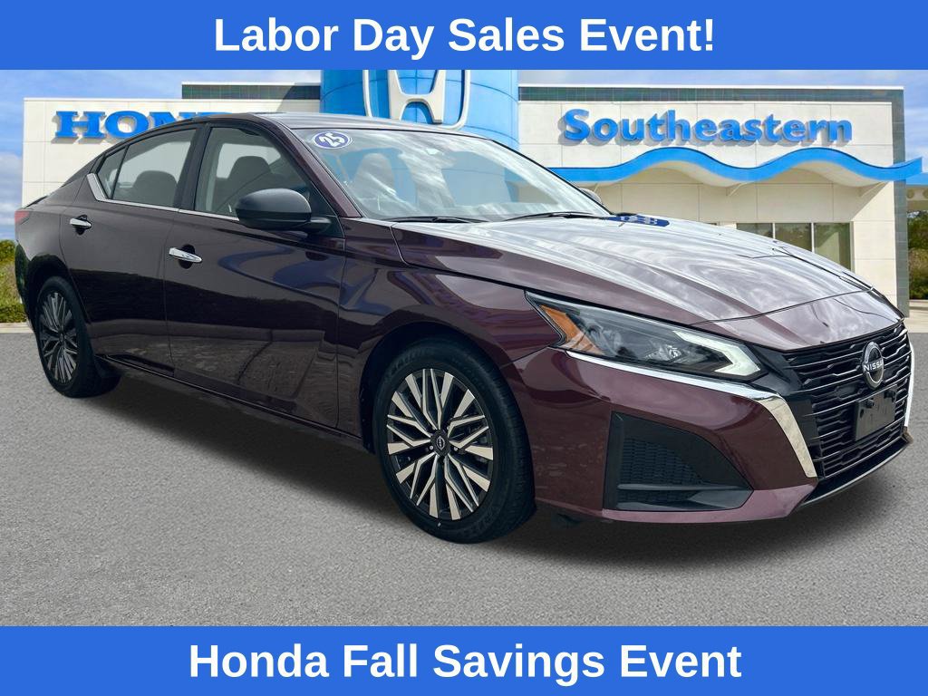 Used 2025 Nissan Altima 2.5 SV FWD image 3