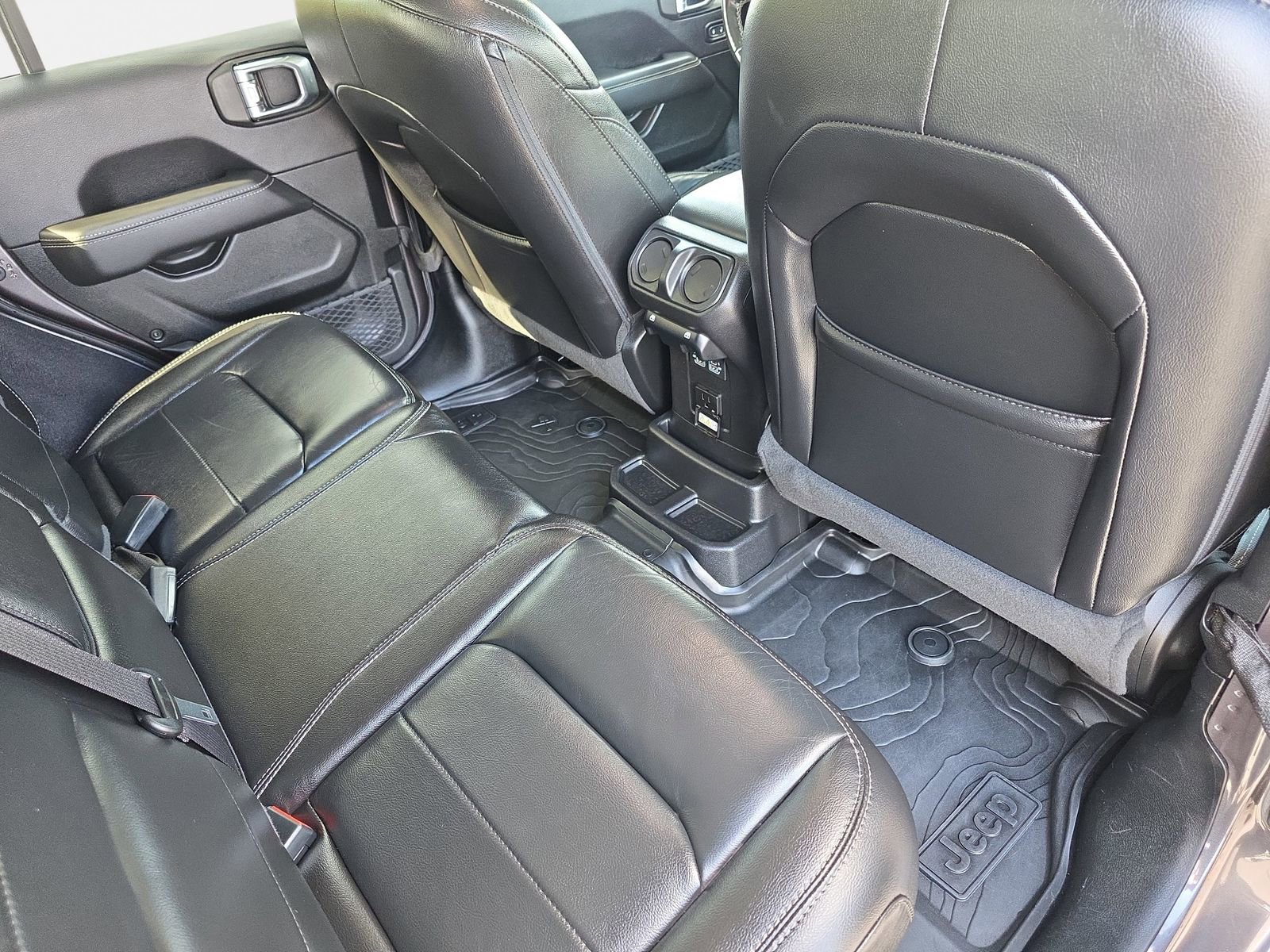 Used 2021 Jeep Wrangler Unlimited Sahara image 11