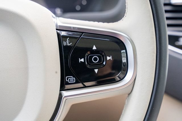 Used 2025 Volvo XC90 T8 Plus w/ Protection Package Premier AWD/4WD image 18