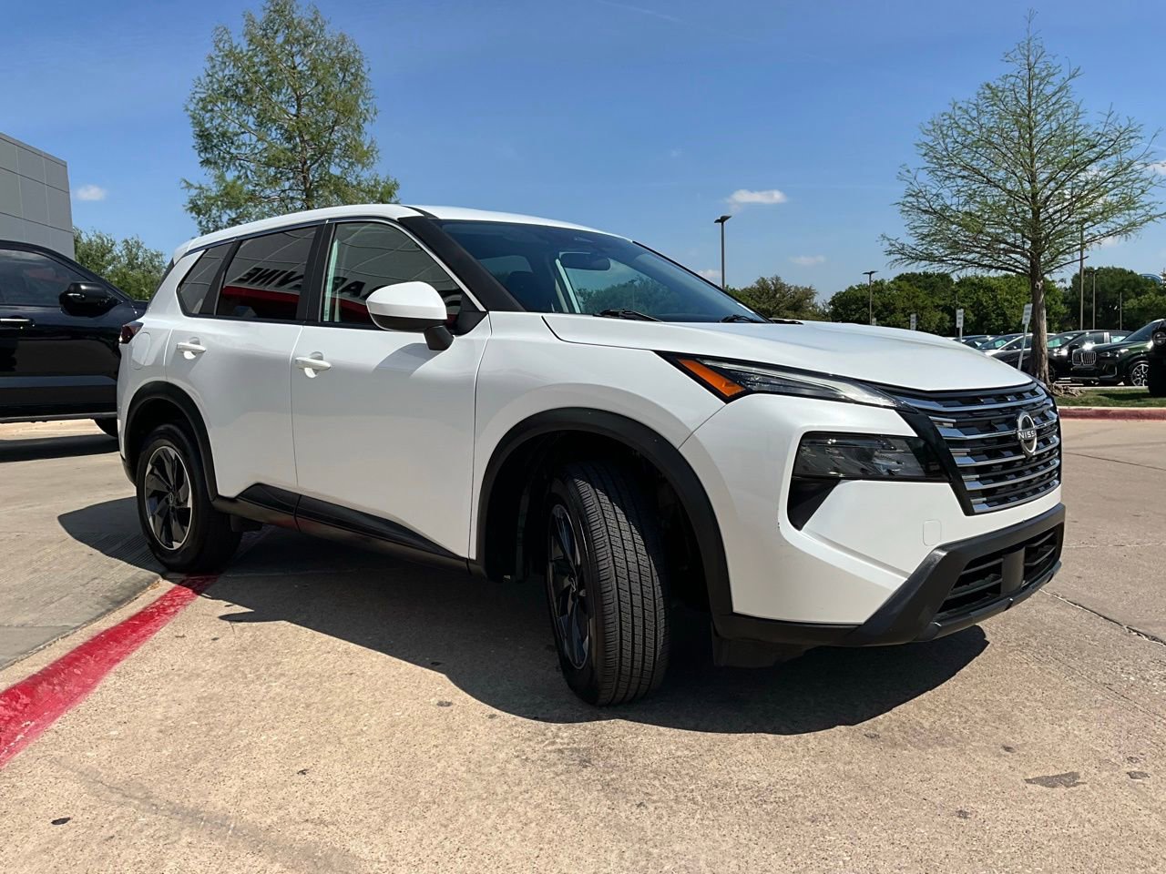 Used 2025 Nissan Rogue SV image 4