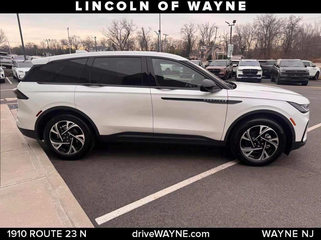 Used 2025 Lincoln Nautilus Premier w/ Equipment Group 102A image 8