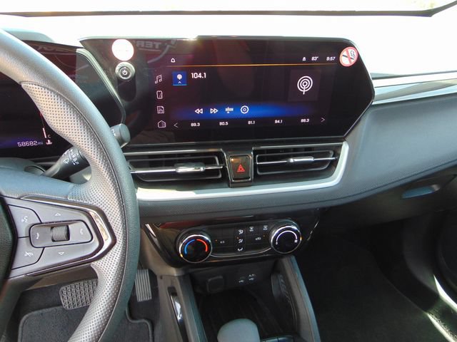 Used 2025 Chevrolet TrailBlazer LT AWD/4WD image 12