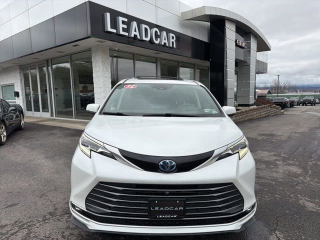Used 2022 Toyota Sienna Platinum image 8