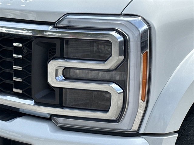 Certified 2023 Ford F450 Platinum w/ FX4 Off-Road Package image 9