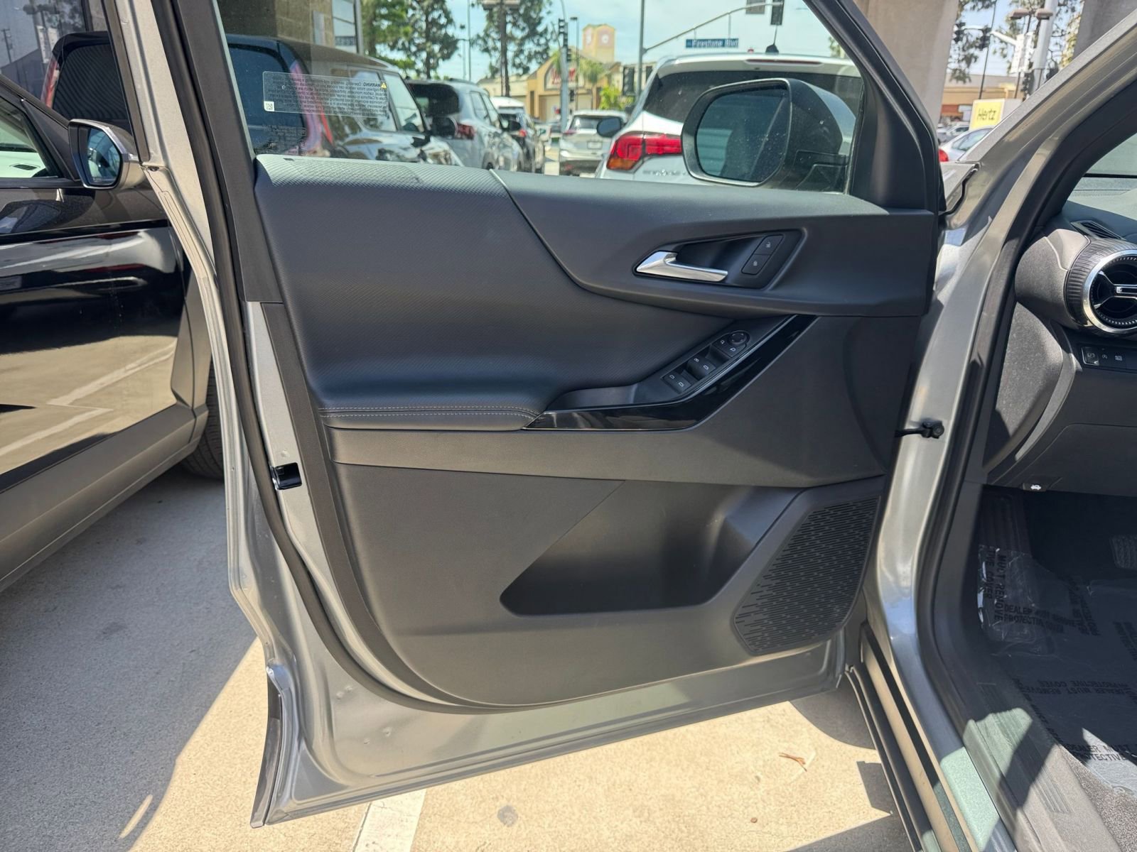 Used 2025 Chevrolet Equinox LT FWD image 18