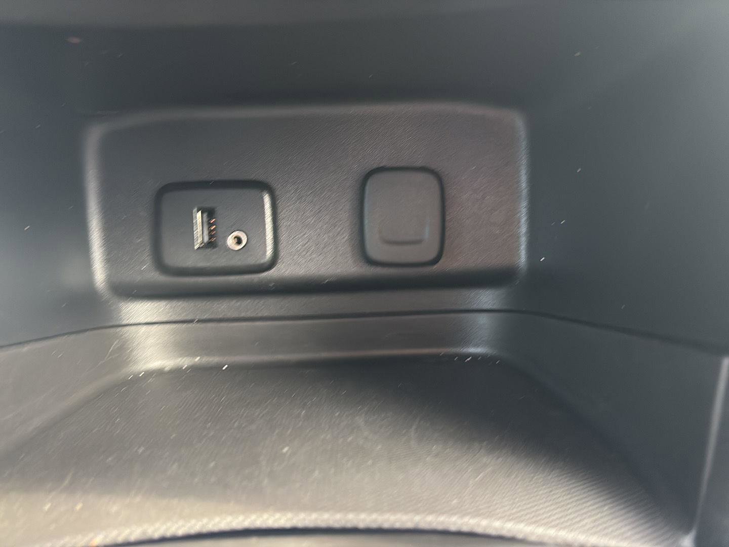 Used 2018 Chevrolet Equinox LT AWD/4WD image 29