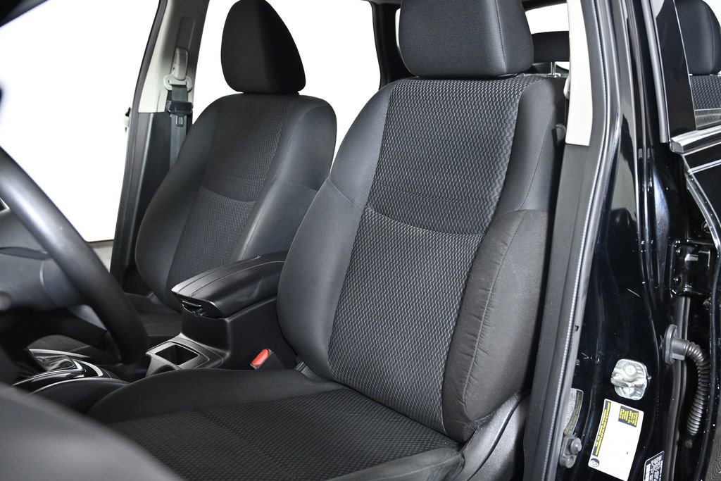 Used 2020 Nissan Rogue Sport S image 21