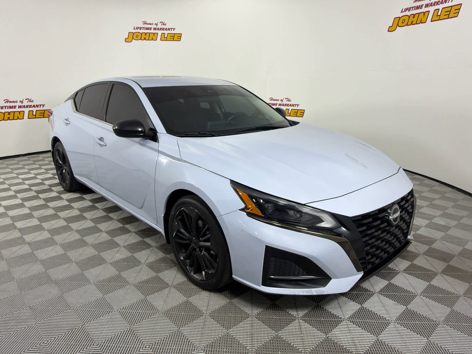 Used 2023 Nissan Altima 2.5 SR FWD image 7