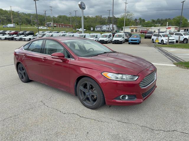 Used 2016 Ford Fusion SE w/ Equipment Group 201A FWD image 2