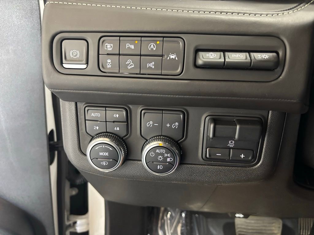 Used 2023 GMC Yukon XL Denali Ultimate image 8