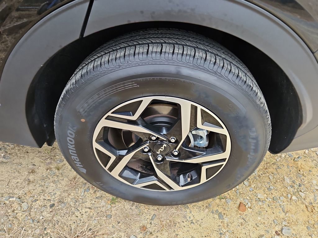 Used 2024 Kia Sportage LX image 7