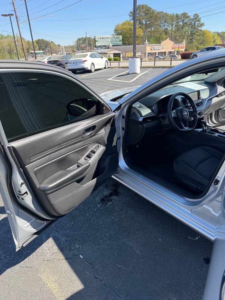 Used 2024 Nissan Altima 2.5 S FWD image 13