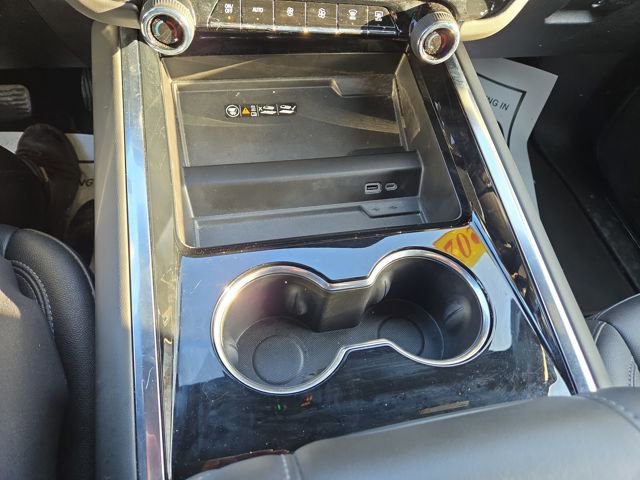 Used 2025 Chevrolet Suburban LT image 22