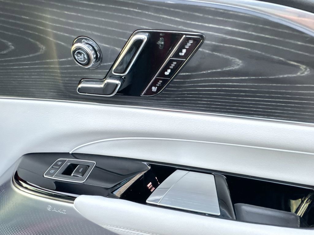 Used 2024 Cadillac Lyriq Luxury image 31