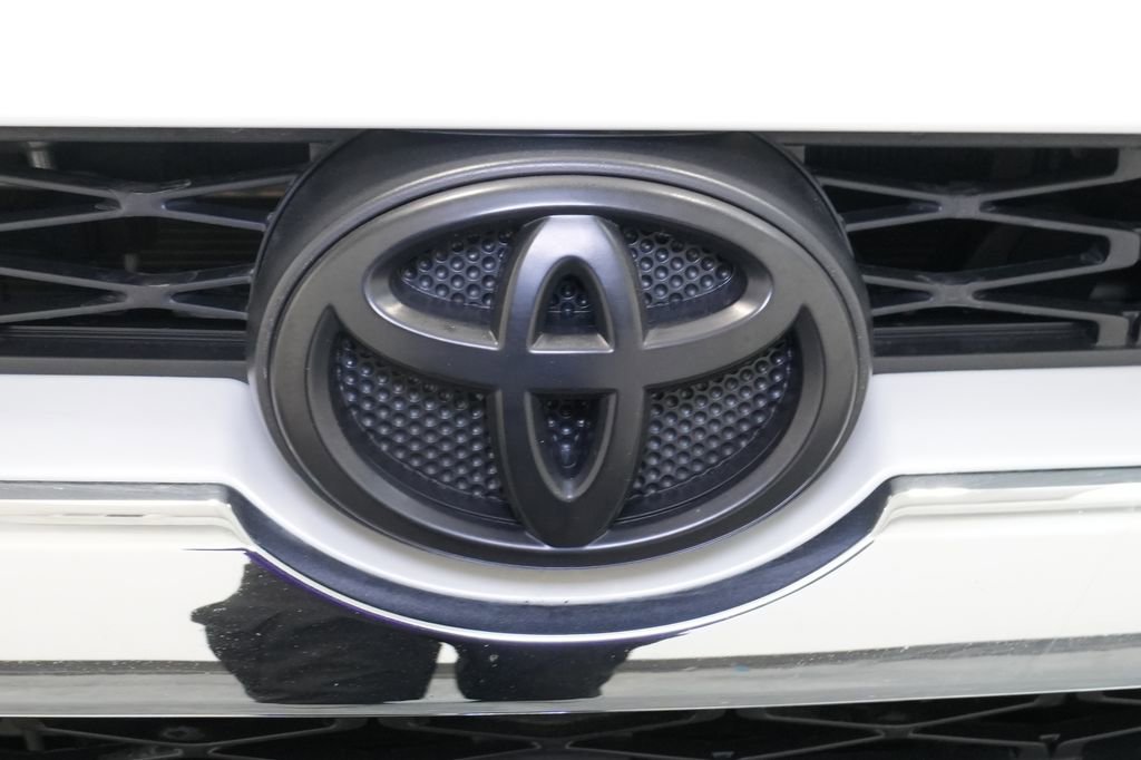 Used 2015 Toyota 4Runner Limited image 12