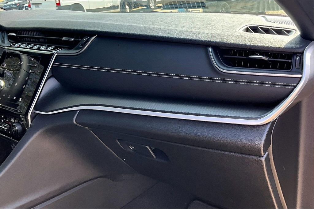 Used 2024 Jeep Grand Cherokee L Laredo w/ Luxury Tech Group I image 13