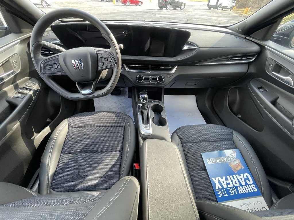 Used 2025 Buick Envista Preferred image 23