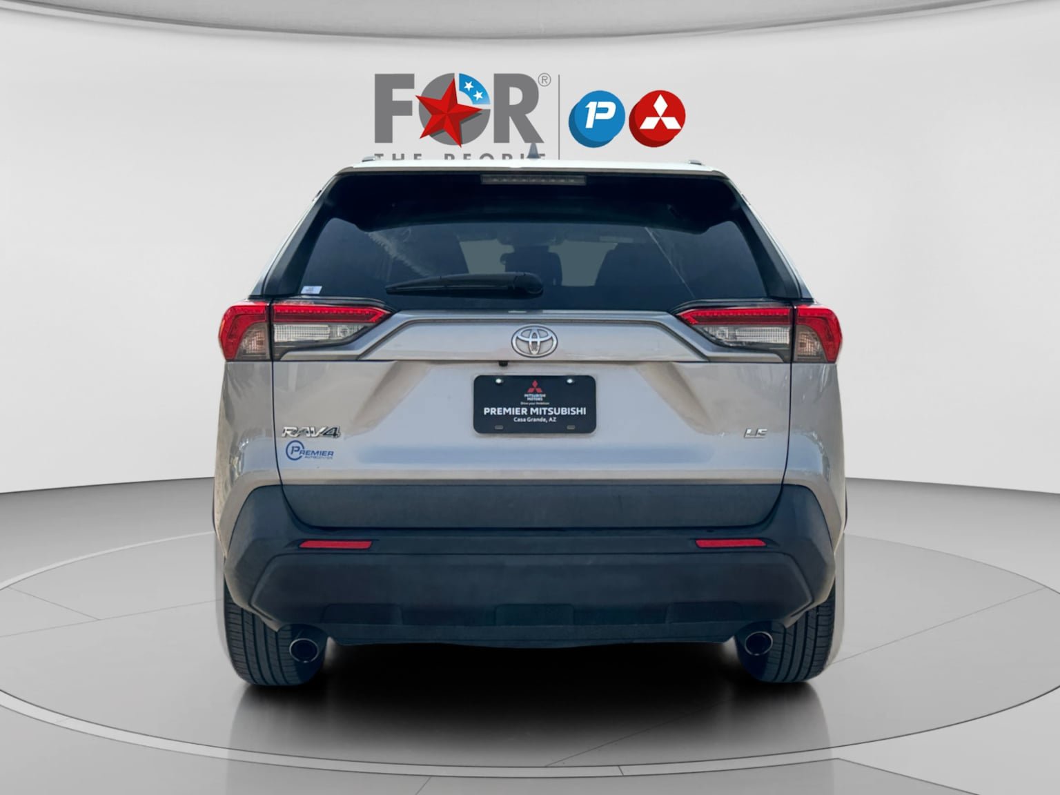 Used 2021 Toyota RAV4 LE FWD image 4