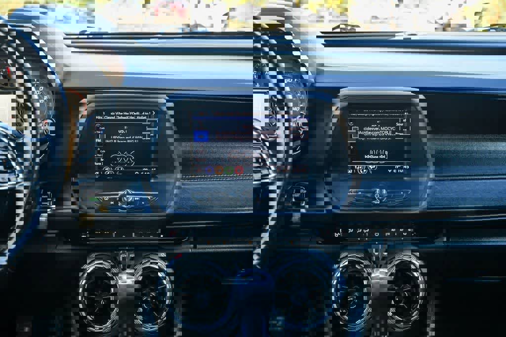 Used 2021 Chevrolet Camaro LT RWD image 13