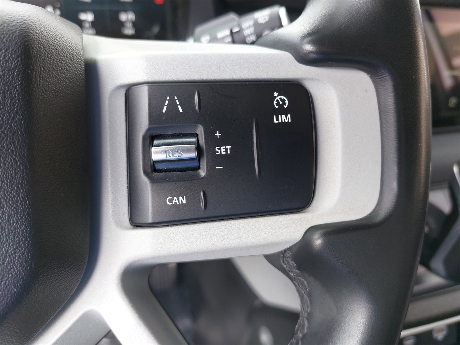 Used 2023 Land Rover Defender 110 X-Dynamic SE image 20