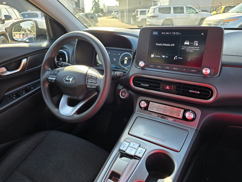 Used 2023 Hyundai Kona SE w/ Cargo Package image 12