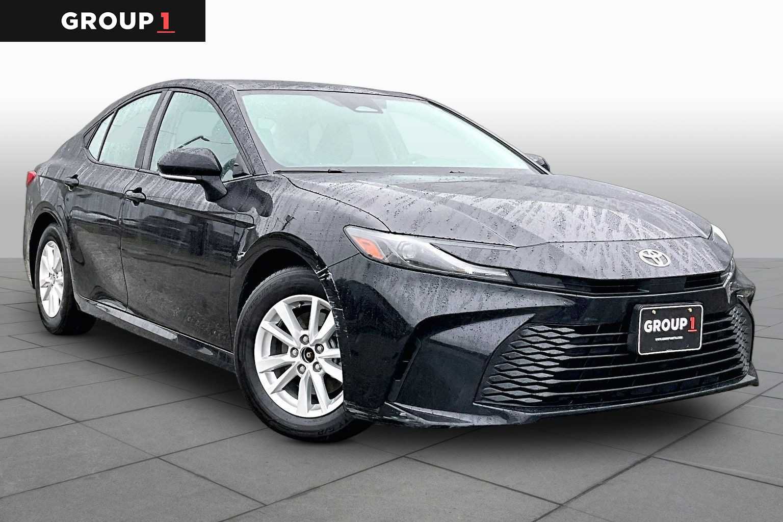 Used 2025 Toyota Camry LE FWD image 3