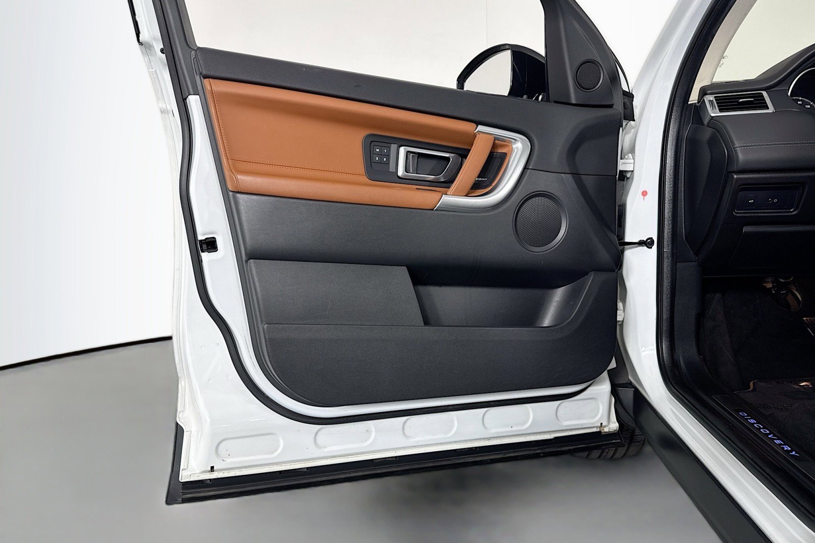 Used 2017 Land Rover Discovery Sport HSE Luxury image 21