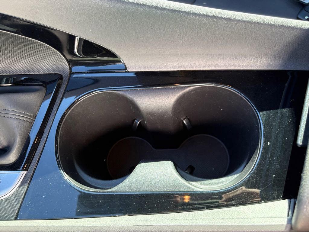 Used 2024 Hyundai Elantra Blue image 9