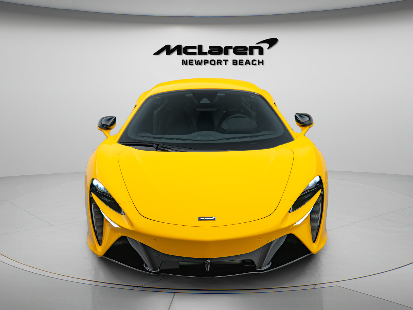 Used 2024 McLaren Artura RWD image 2