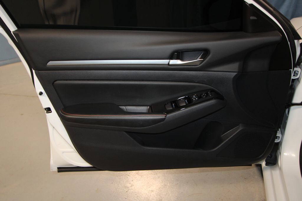 Used 2024 Nissan Altima 2.5 SR w/ SR Premium Package image 5